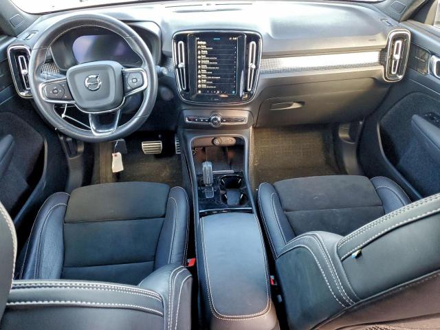 Volvo XC40 Recharge Image 5