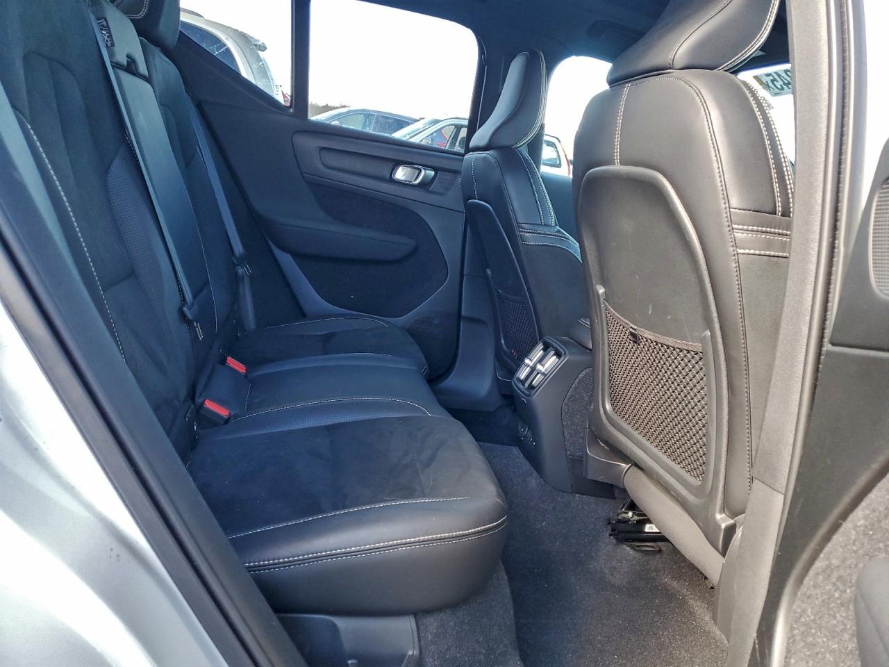 Volvo XC40 Recharge Image 14