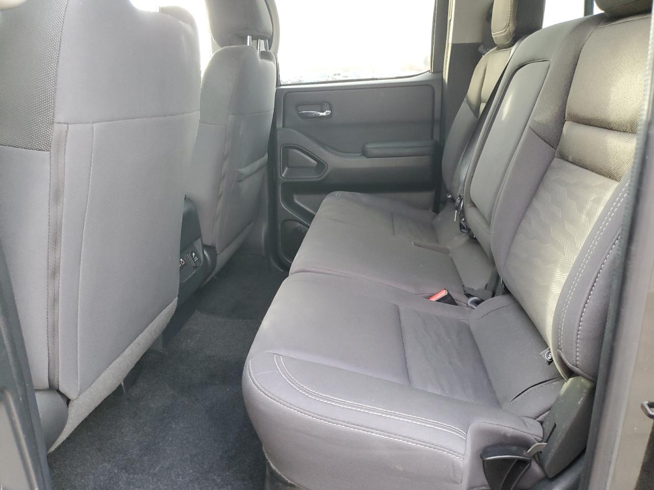 Nissan Frontier S Image 11