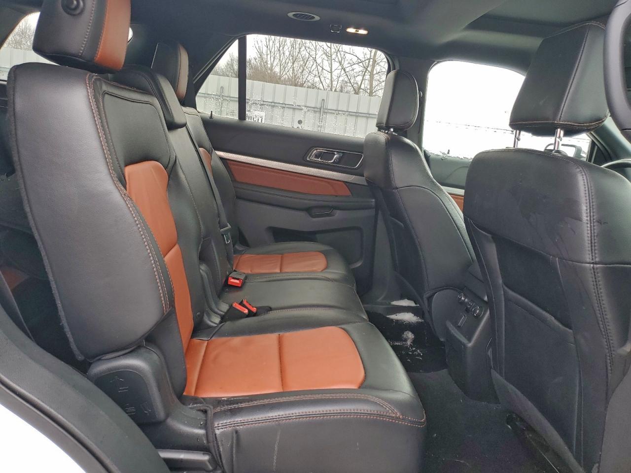 Ford Explorer Xlt Image 10