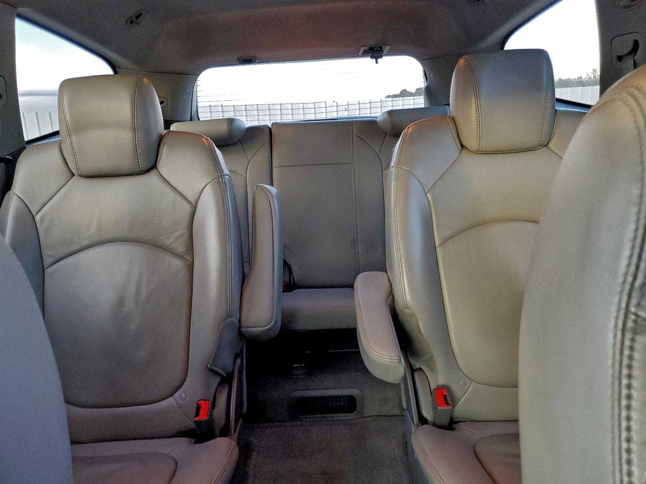 Chevrolet Traverse Lt Image 12