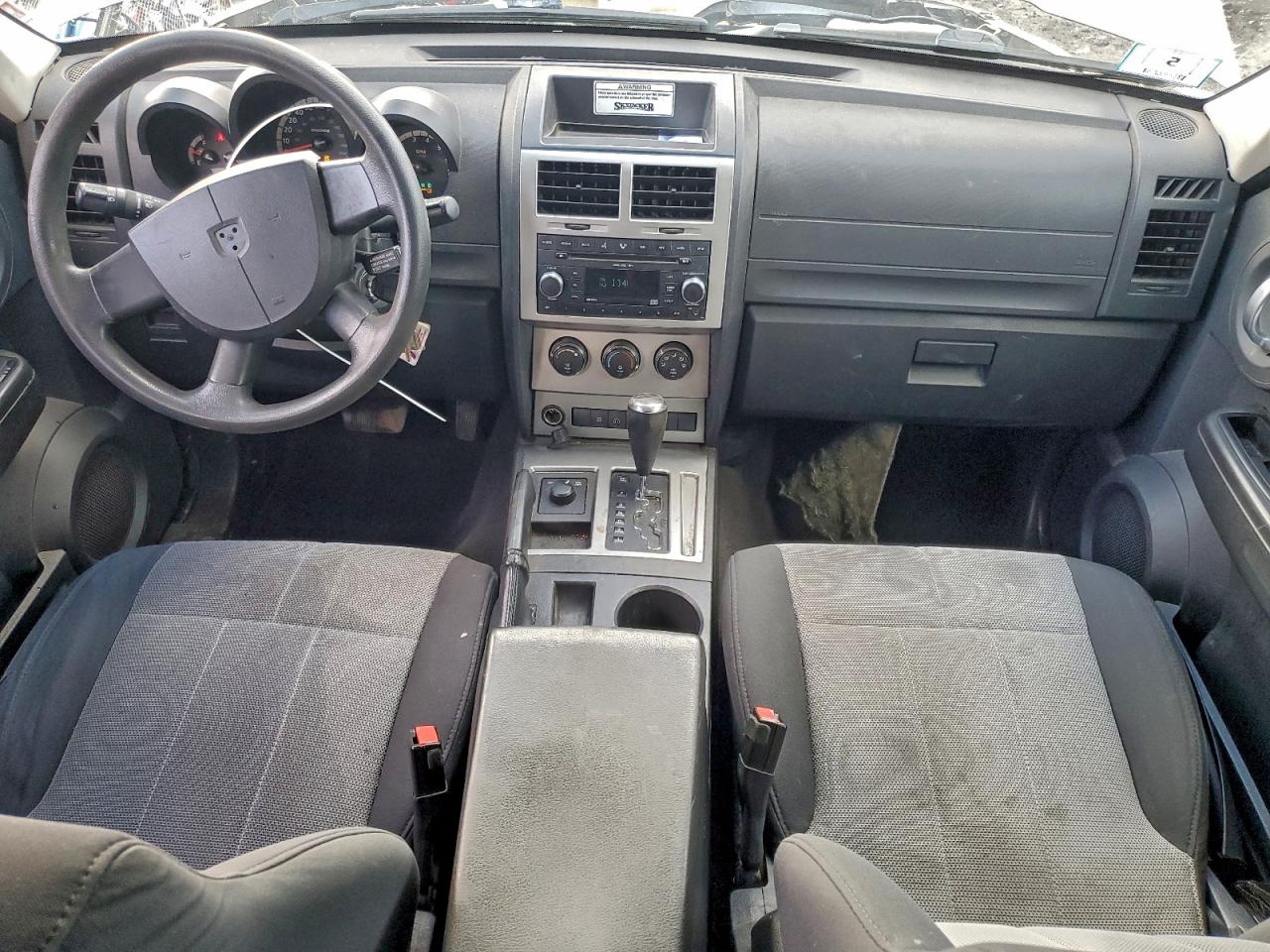 Dodge Nitro Sxt Image 7