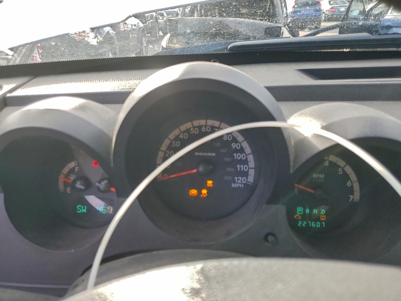 Dodge Nitro Sxt Image 12