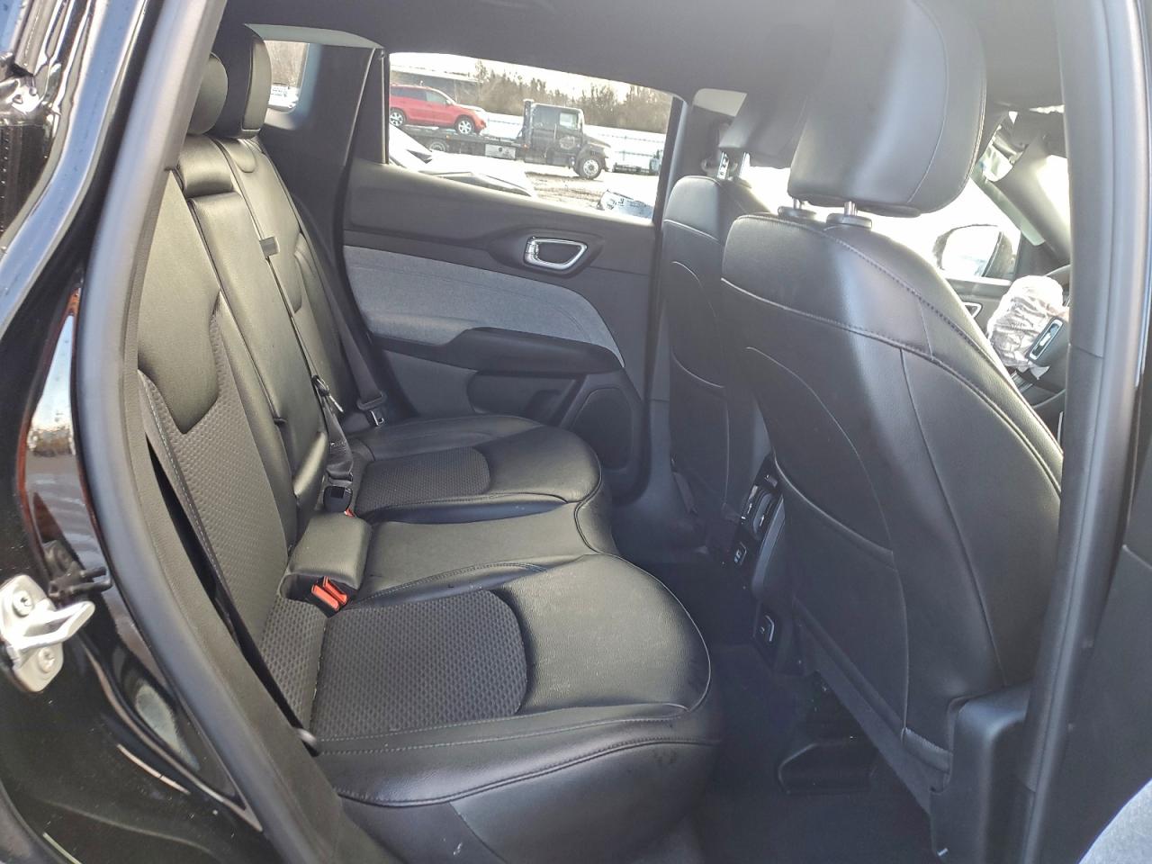 Jeep Compass Latitude Image 10