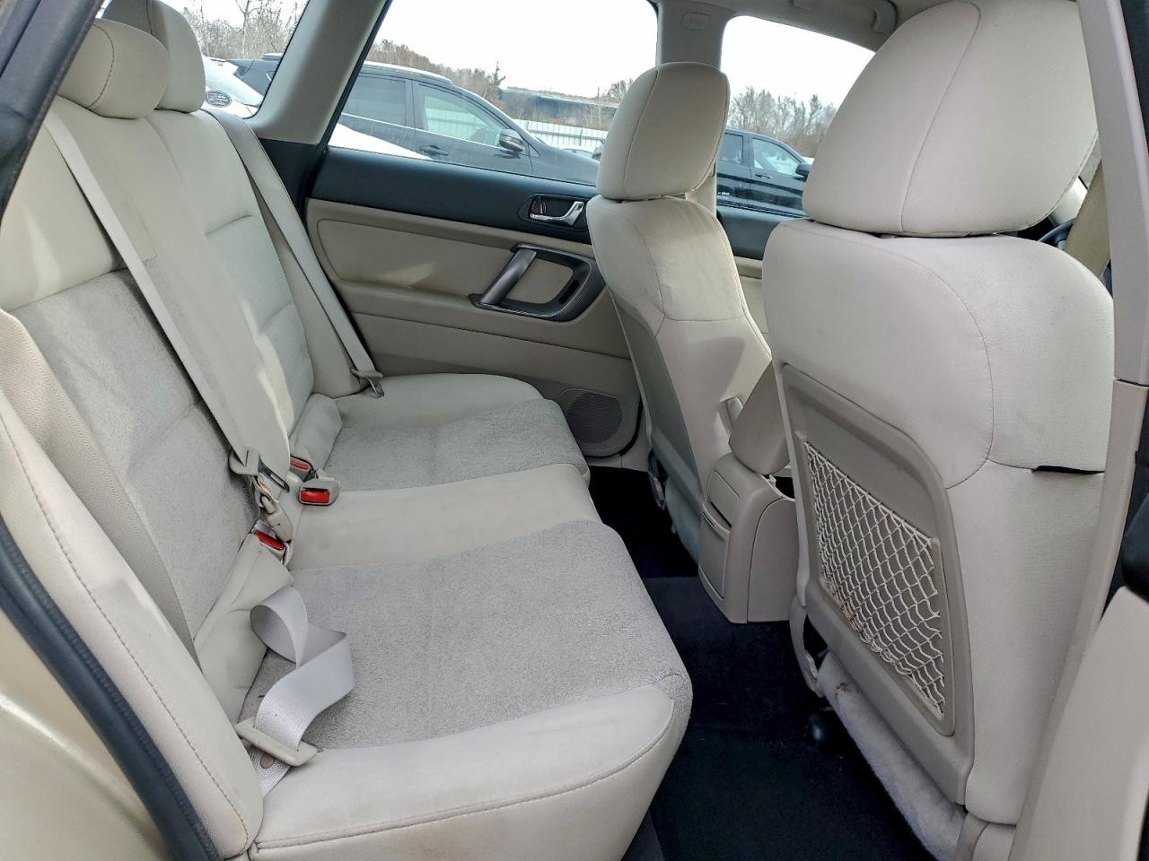 Subaru Outback 2.5i Image 4